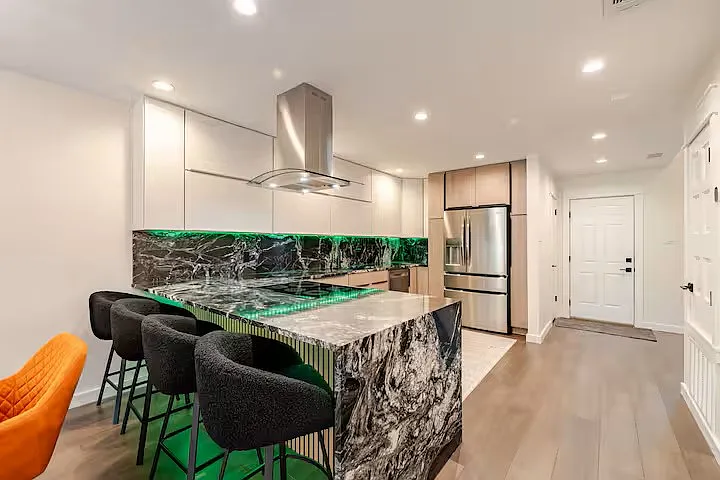 3 bed, 2.5 bath, 1800 sqft, $3,250 — Photo 1