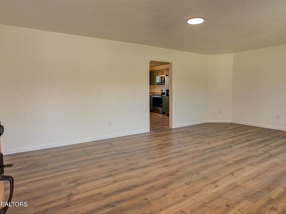 4th image of 120 Scenic Dr