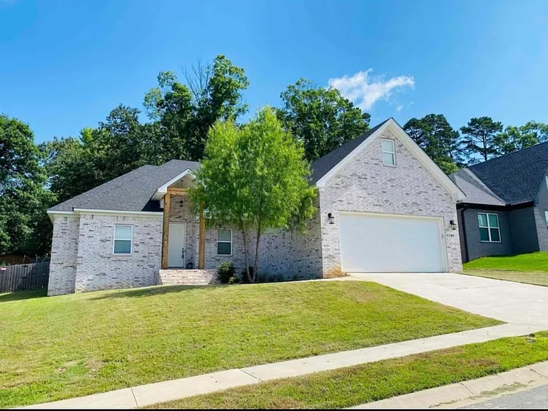 5104 Peace Ln — Photo 1