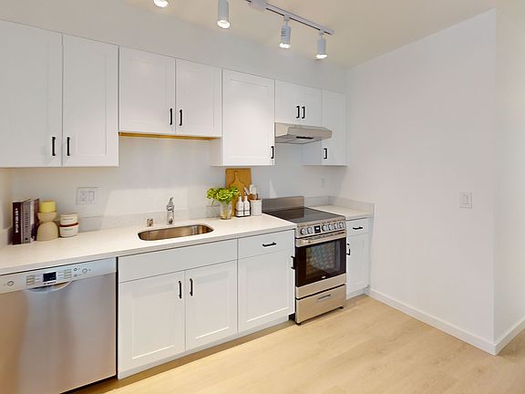 2nd image of 2976 Washington St #4