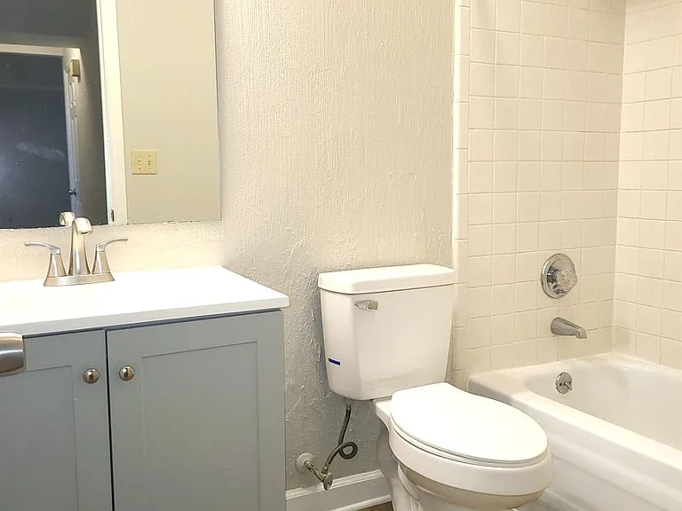 2141 Selwyn Ave #104 — Photo 10