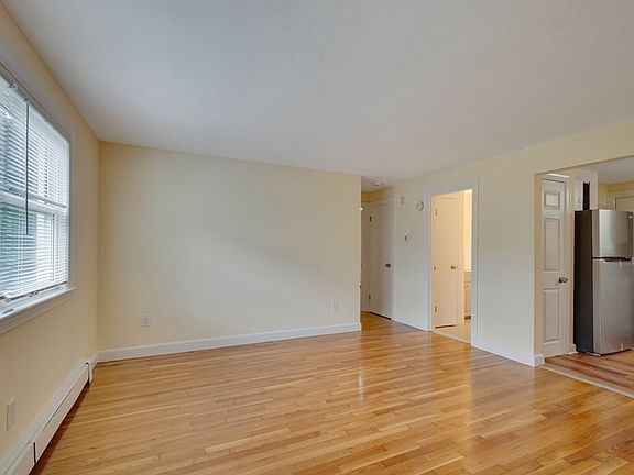 4th image of 245 Hill St