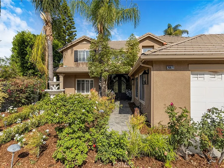 20871 Betron St — Photo 3