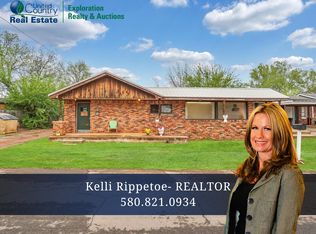 207 E Pine Ave, Sayre, OK 73662