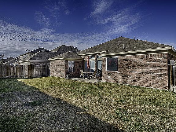 Home features brick on 4 sides for easy maintenance