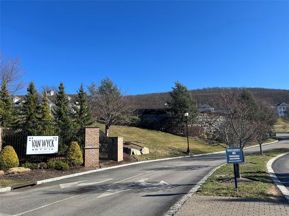 3519 Bennington Dr, Fishkill, NY 12524
