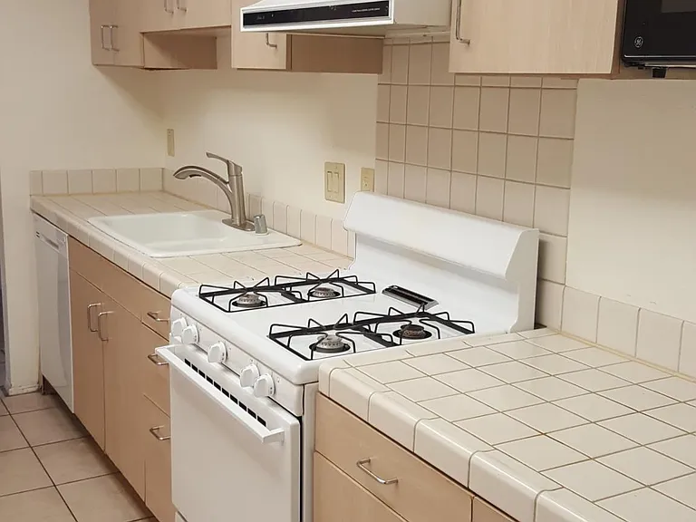 2050 Hornblend St #2050 — Photo 10