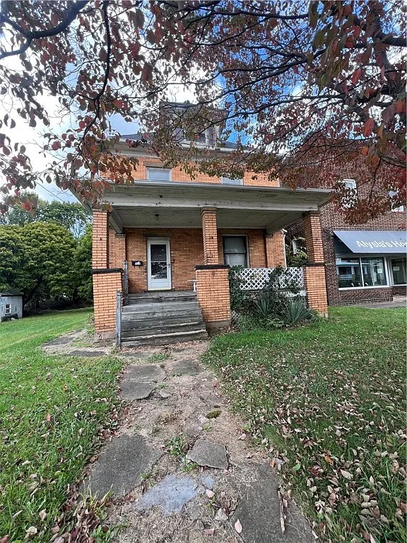 1031 E Washington St photo 1