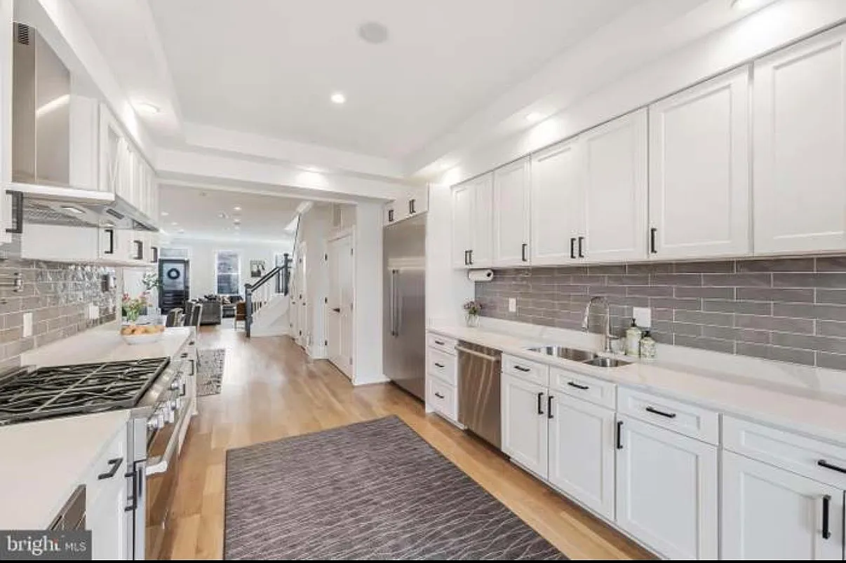 2 bed, 2.5 bath, 1400 sqft, $4,500 — Photo 4