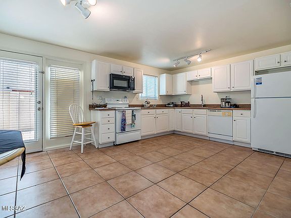 5th image of 954 N Desert Ave APT A