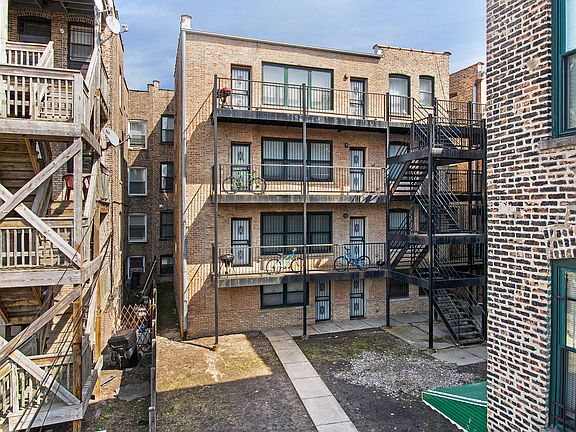 2nd image of 4556 S King Dr APT D3