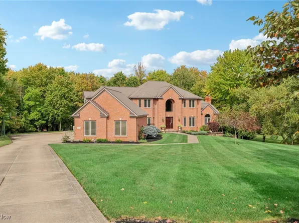 850 Crystalbrooke Dr, Hinckley, OH 44233