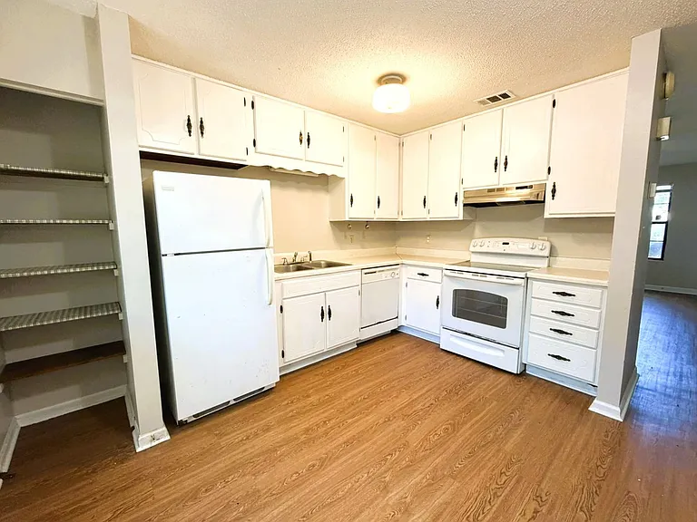 2683 Mission Rd — Photo 7