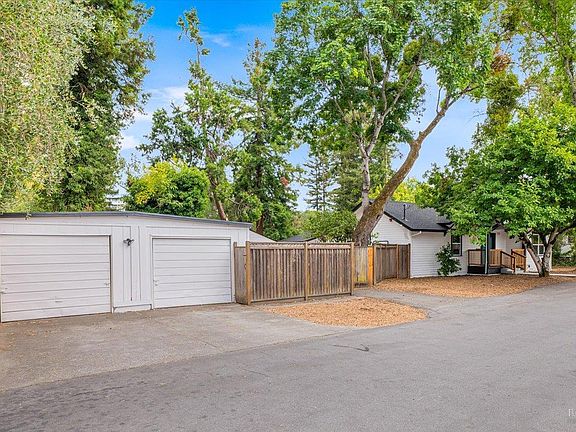 5th image of 1524 Fair Oaks Court