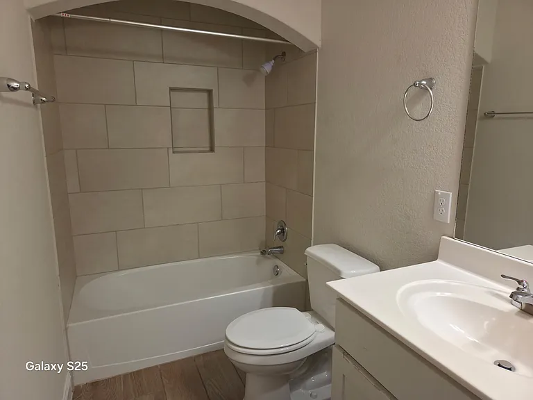 Shared 2nd floor bathroom