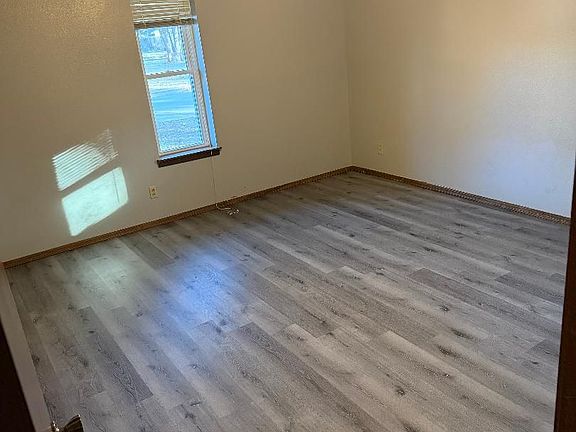 5th image of 2935 Meadowview Dr