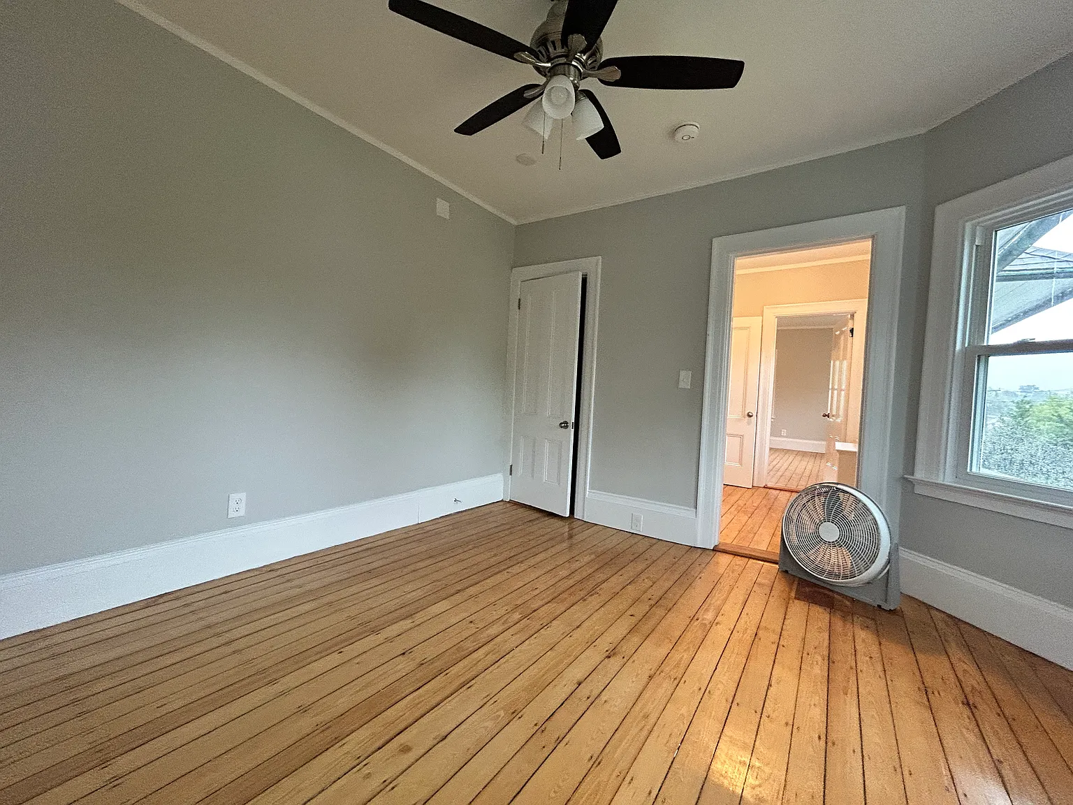 1 bed, 950 sqft, $1,650 — Photo 3