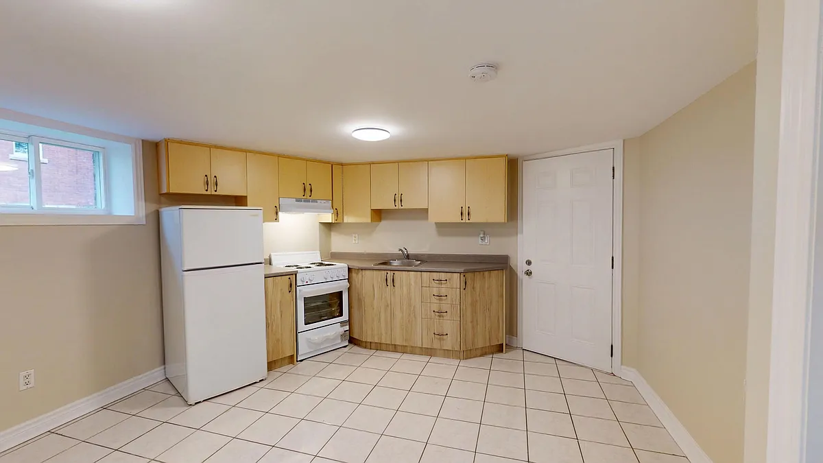 Building Photo - 79 Rosemount Ave #B