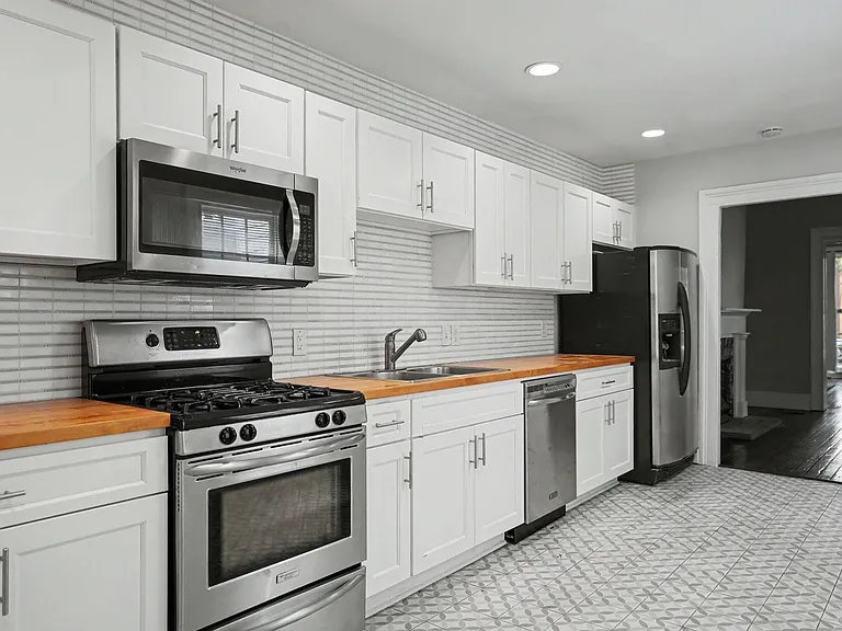 121 W Duffy St — Photo 17