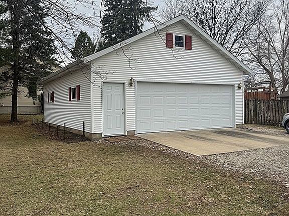 2nd image of 435 Martin Rd