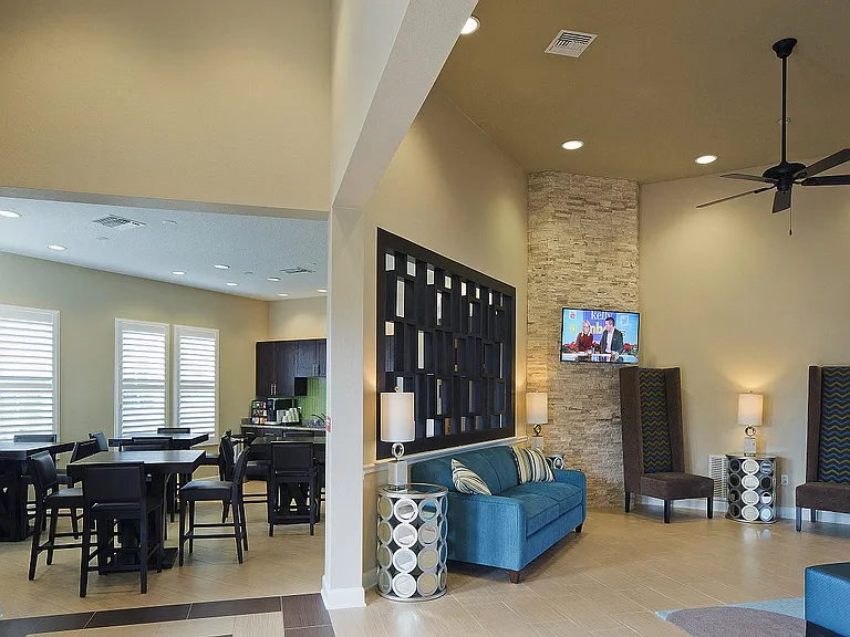 The Oaks at Southlake Commons Luxury Apartments