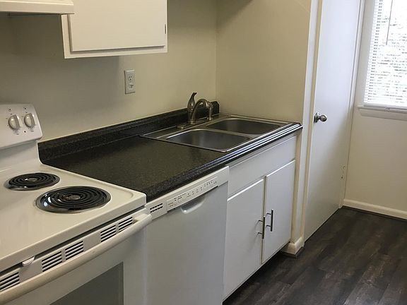 3rd image of 1800 Downey St APT 7