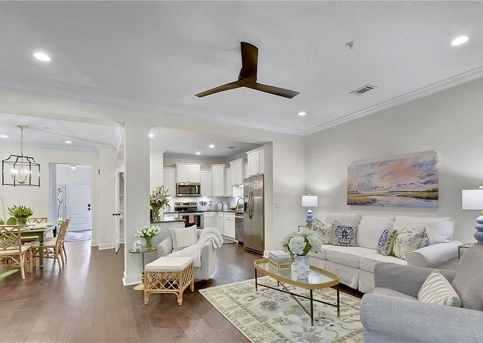 1st image of 607 Mariners Cir