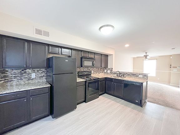 4th image of 2267 McCormick Ln #C