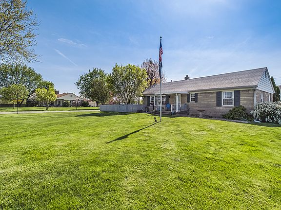 2nd image of 1698 Tulip Dr