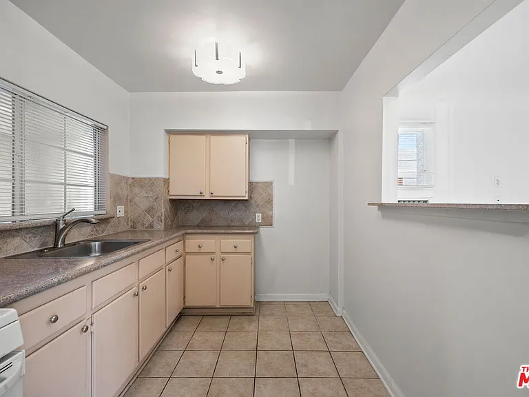 435 1/2 W Elk Ave #435 — Photo 12