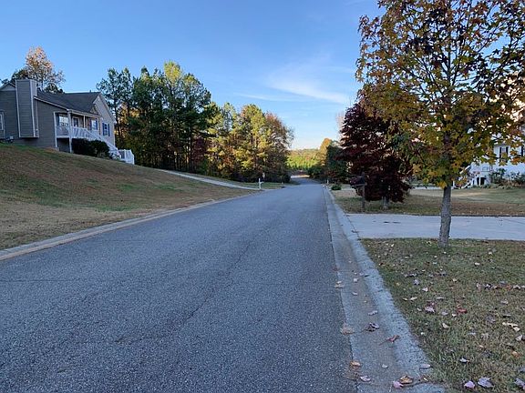 5th image of 19 Aspen Dr
