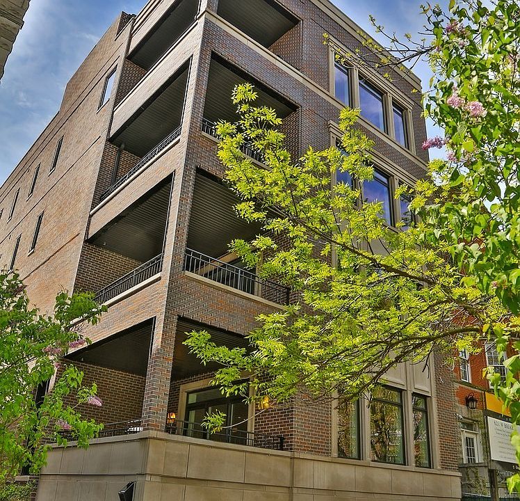 1st image of 621 W Briar Pl Unit 4