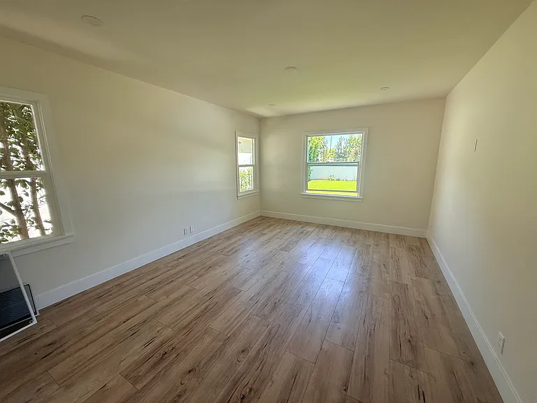 6254 Allott Ave — Photo 12