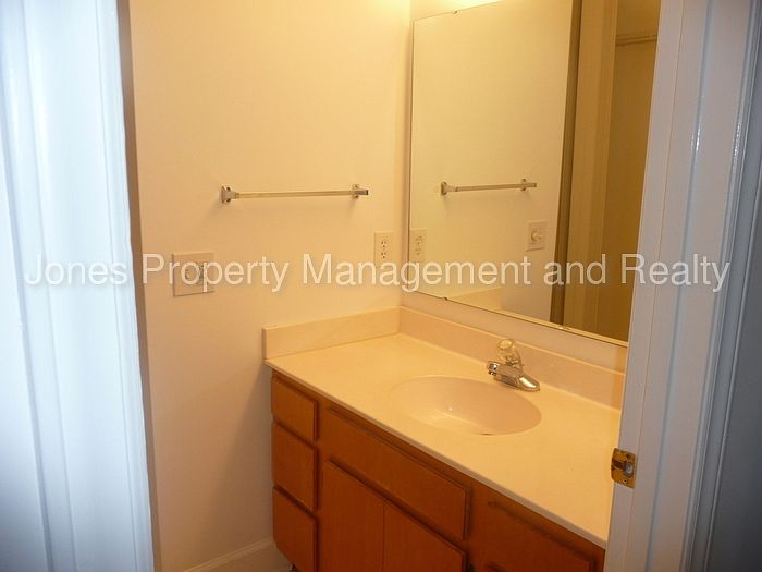 2nd image of 1929 Pine Bough Ln
