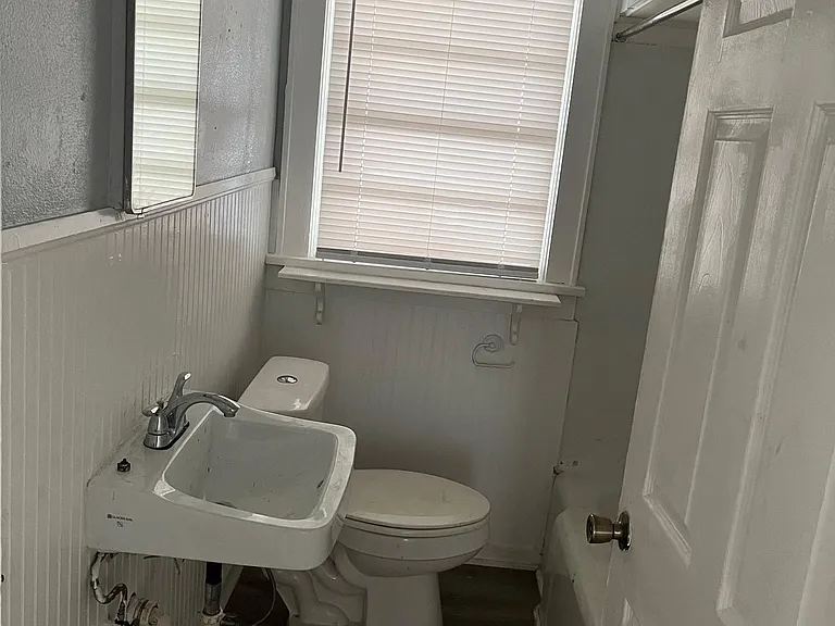 209 E Elmwood St — Photo 5