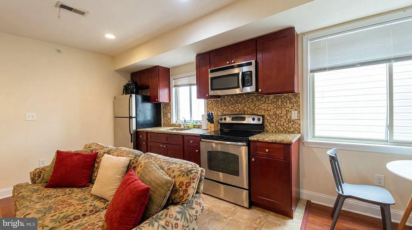 2 bed, 600 sqft, $1,350 — Photo 1