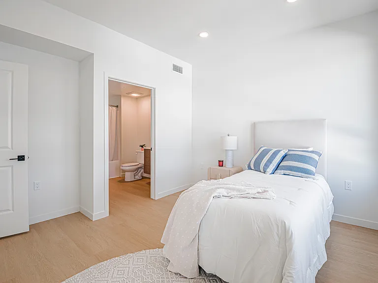 856 Gramercy Drive — Photo 60