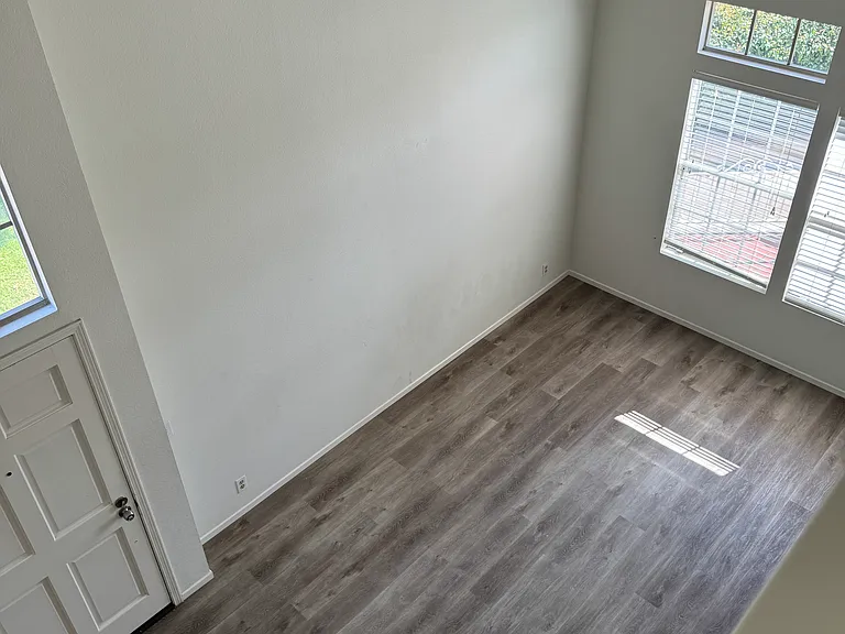 12 Georgetown — Photo 15