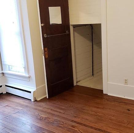 5th image of 208 N Hamilton St APT 2