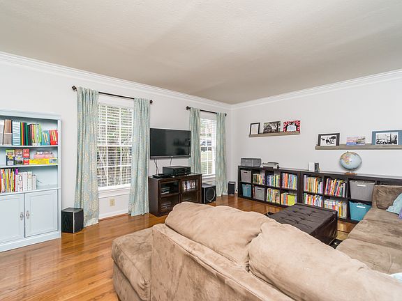 4th image of 10825 Tuxford Dr