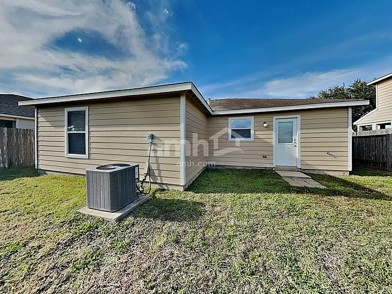 4411 Thistle Pond Ct — Photo 17