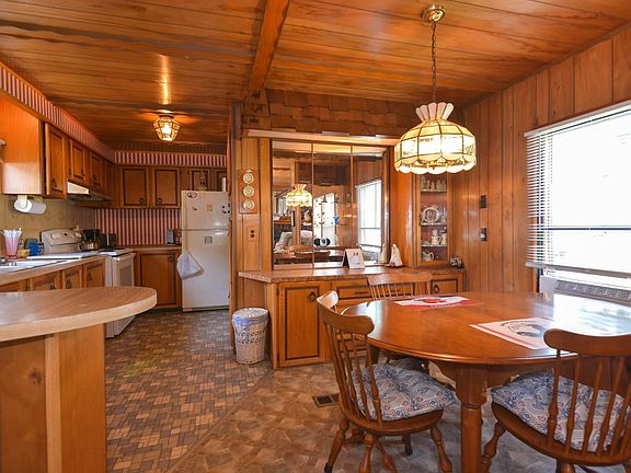4th image of 10 Sharon Cir