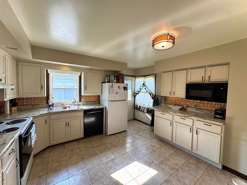 ▪️ momomo　▪️ 2216 S Indiana Ave, Kokomo, IN 46902 | MLS #202520882 | Zillow