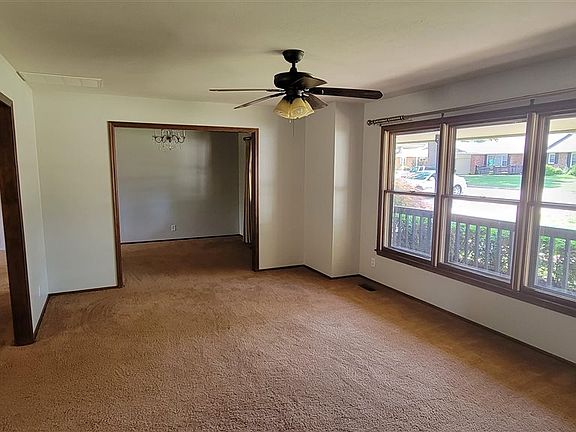 3rd image of 3004 Canterbury Ave