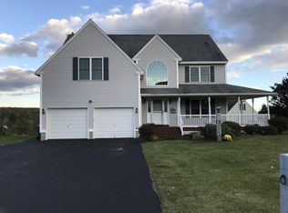 82 Macintosh Ln, Fitchburg, MA 01420