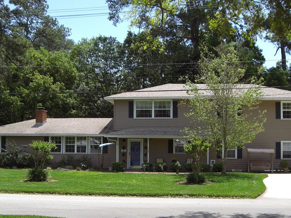 2629 heated sq ft on double lot