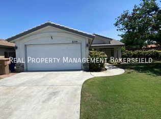 6104 Summer Springs Dr, Bakersfield, CA