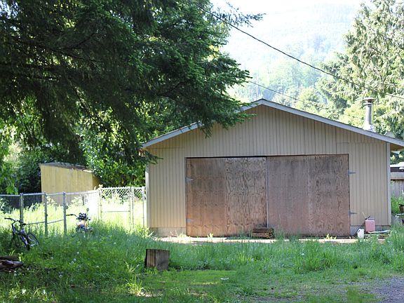 2nd image of 70 Palomino Ln