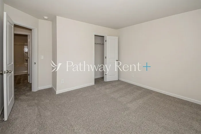 612 Mackenzie Cv — Photo 12