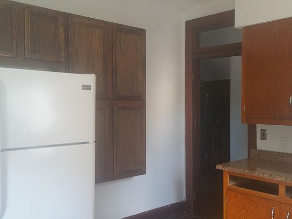 2nd image of 610 Park Ave